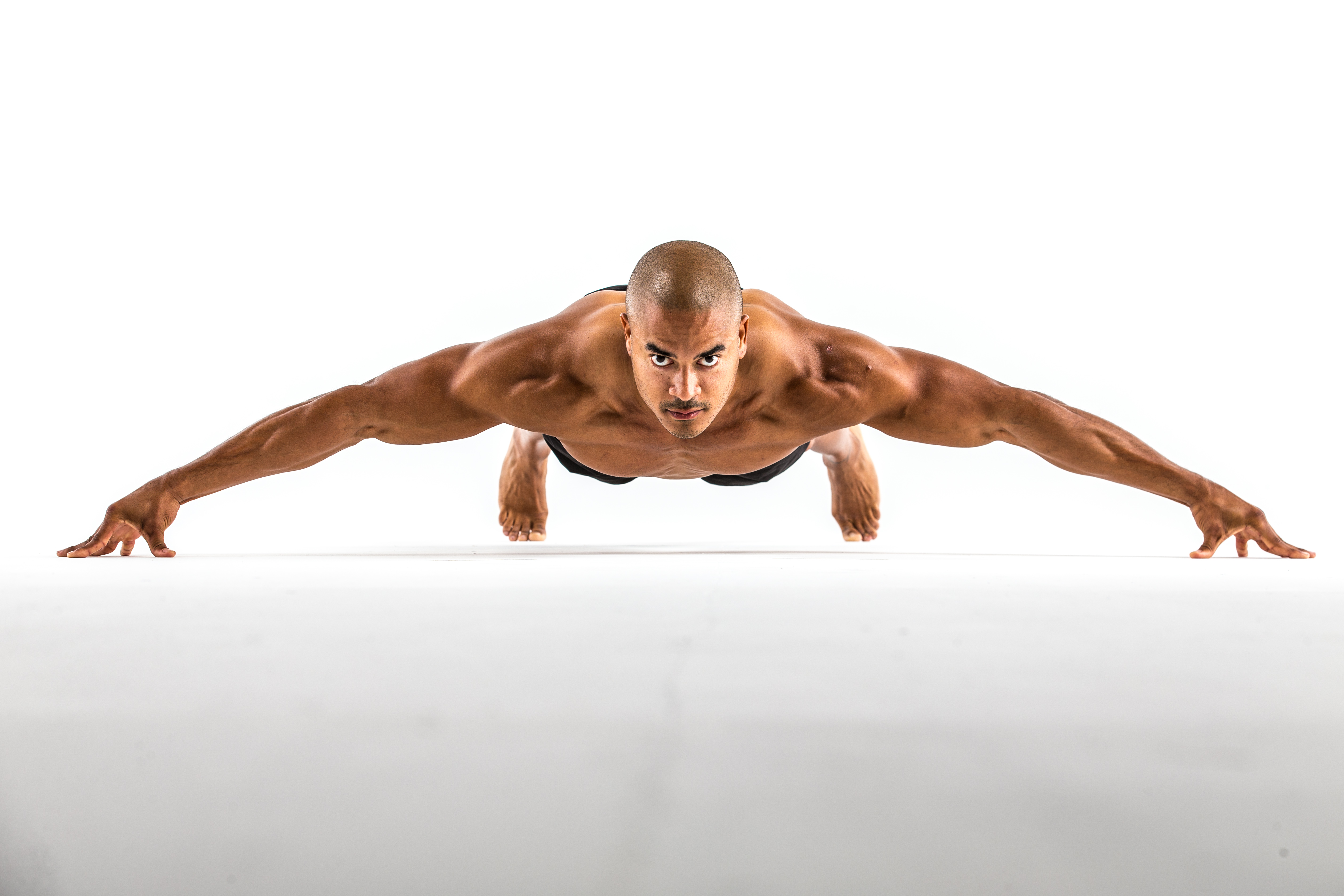 Wide push-up, studio